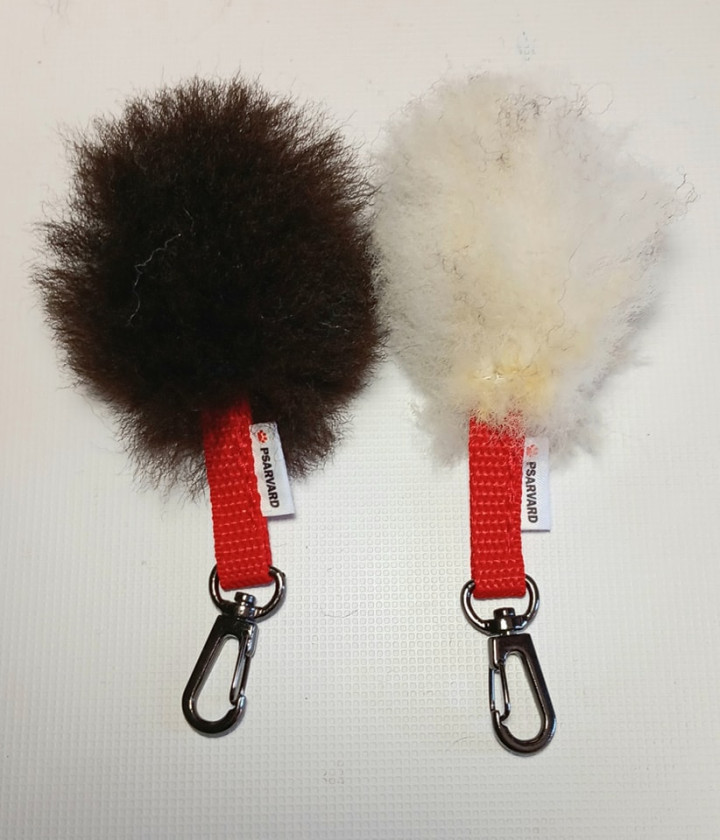 BRELOCZEK Z NATURALNEGO FUTRA OWCZEGO